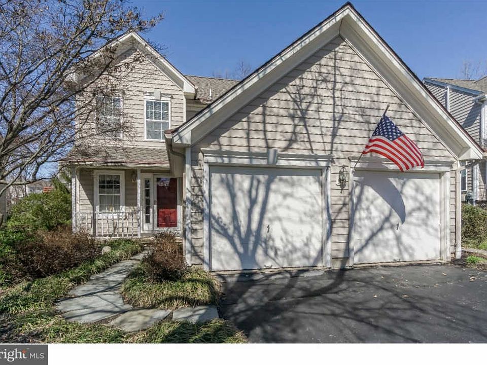 1st image of 18 Blue Heron Ln