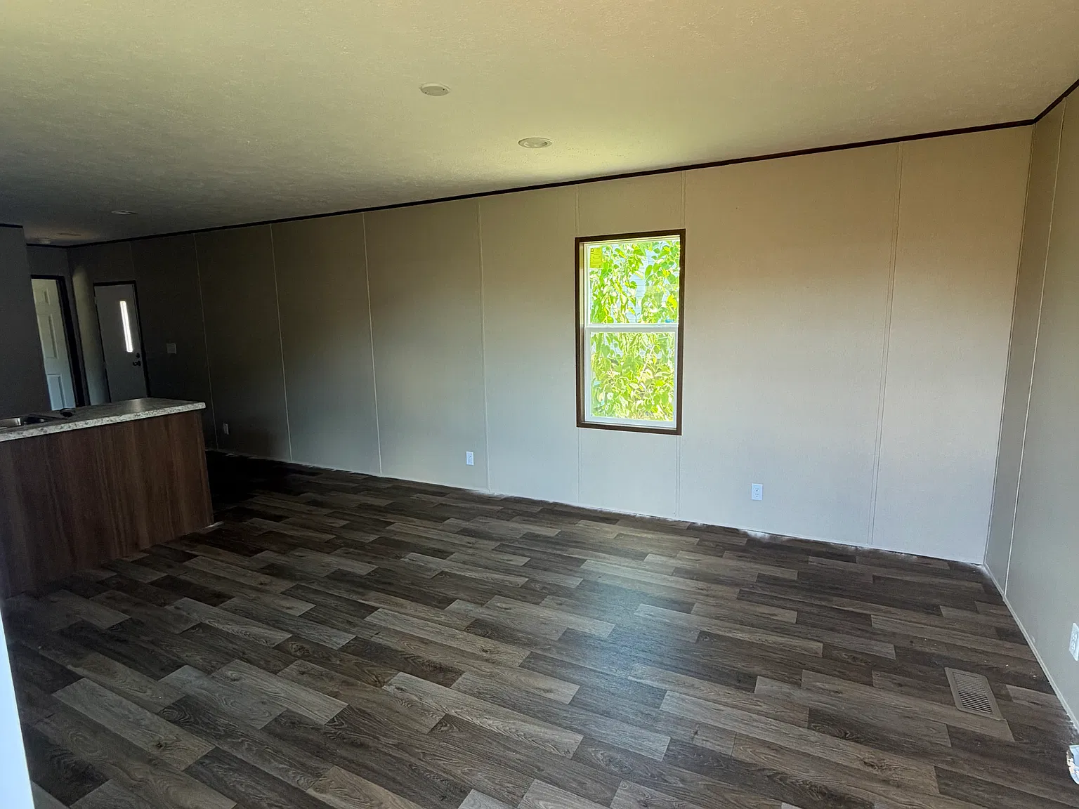 3 bed, $1,200 — Photo 3