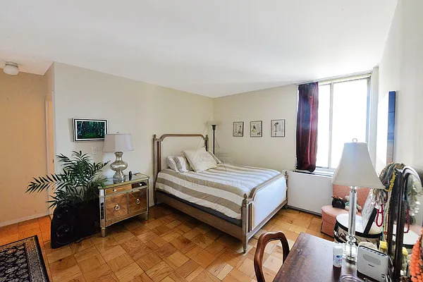 Rented by Peter Ashe | media 22