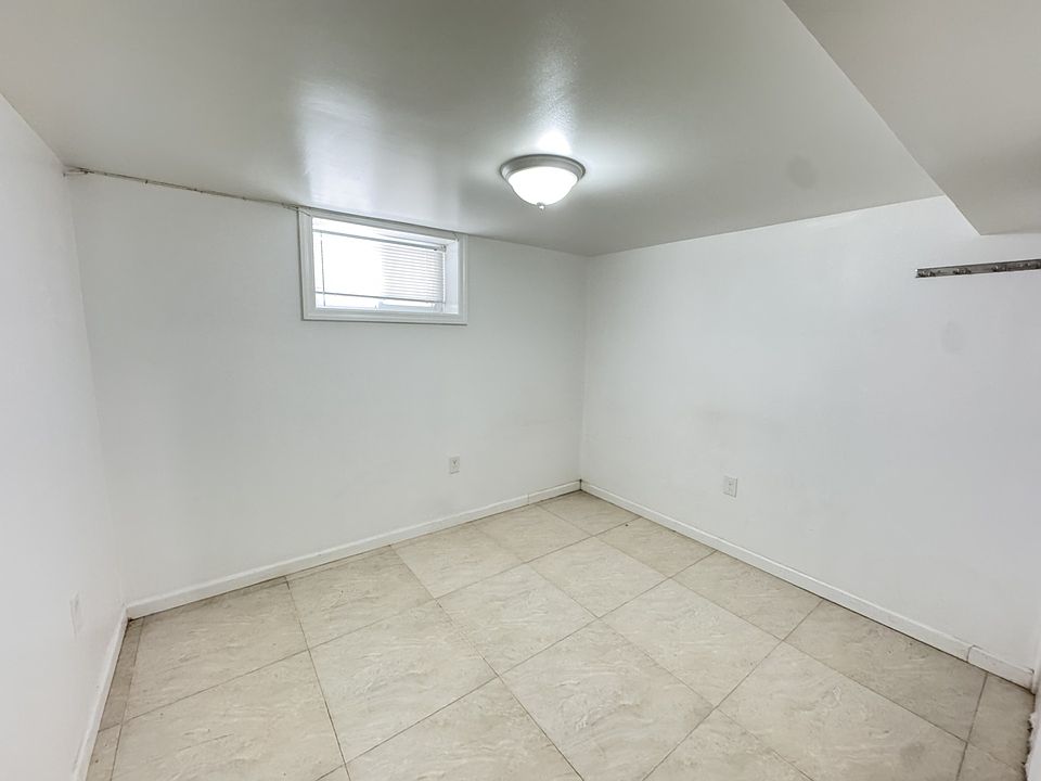 2nd image of 716 Calhoun Ave #1B