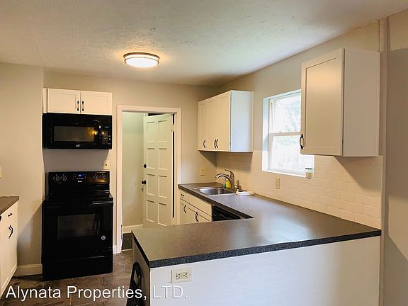 3rd image of 305 Woodland Ave APT A