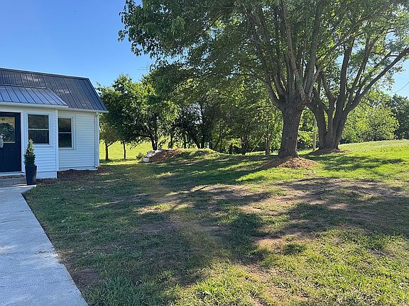 3rd image of 15574 W Farm Road 68