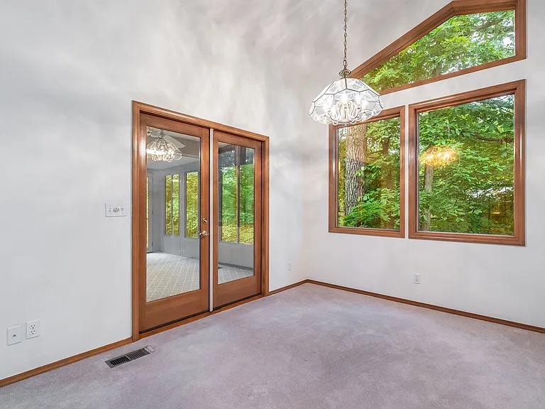 5 Ellesmere Ln — Photo 13