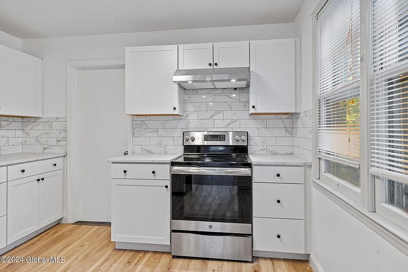 3rd image of 25 Edmel Road