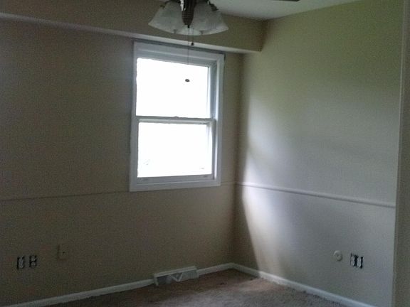 3rd image of 946 Lancashire Ct SE
