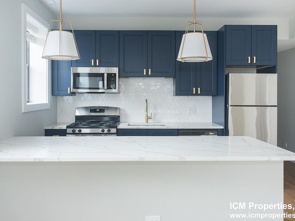 1st image of 4425 N Seeley Ave #2