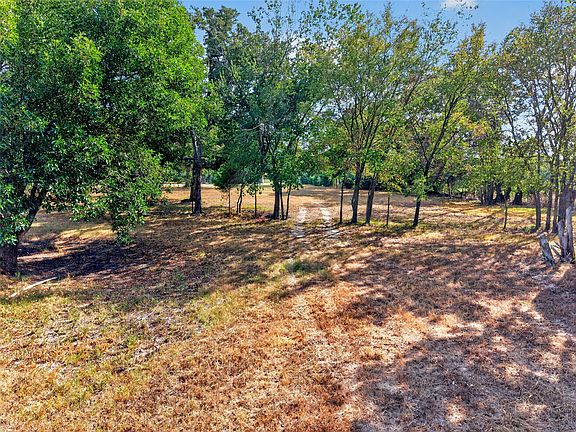 5th image of 1015 Oak Trl