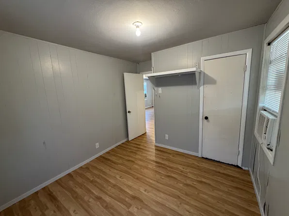 413 E Locust St, Whitewright, TX 75491