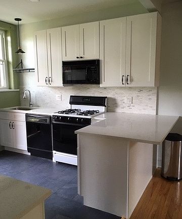 3rd image of 5525 S Blackstone Ave APT 3S