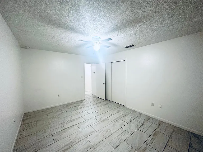 101 Lake Hunter Dr #16 — Photo 8