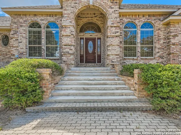 216 Sky View Dr, Adkins, TX 78101