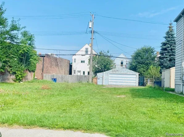 2967 Trowbridge St, Hamtramck, MI 48212