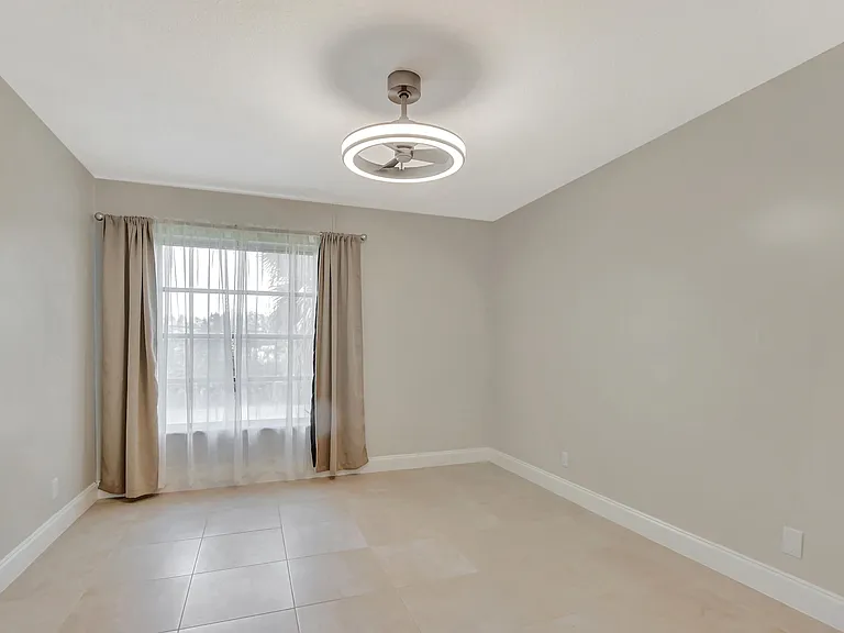 450 NW 20th St #2020 — Photo 15