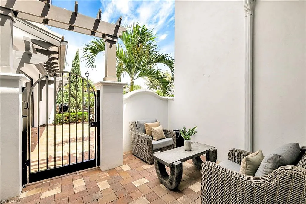 3 bed, 3.0 bath, 2532 sqft, $17,000 — Photo 3