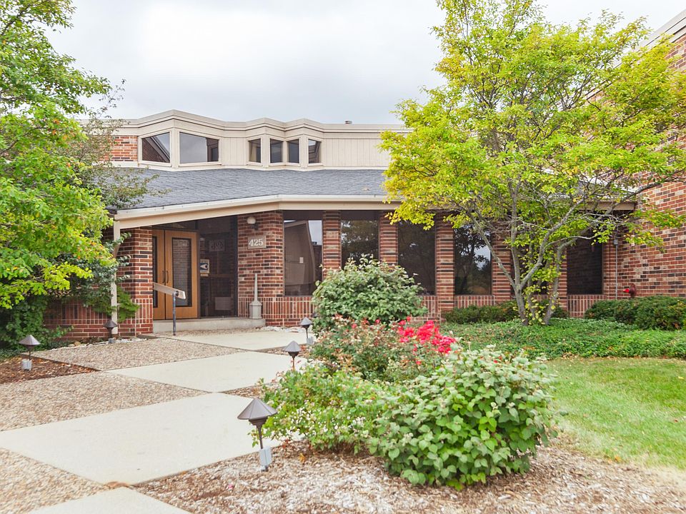 2nd image of 425 W Willow Ct
