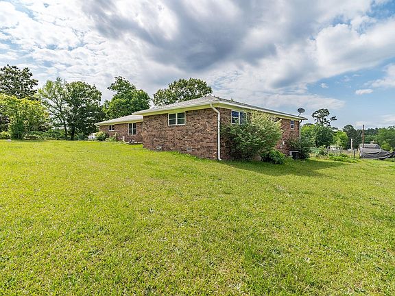 3rd image of 1694 Amity Rd