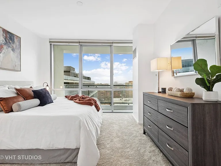 123 S Green St #1009B — Photo 10