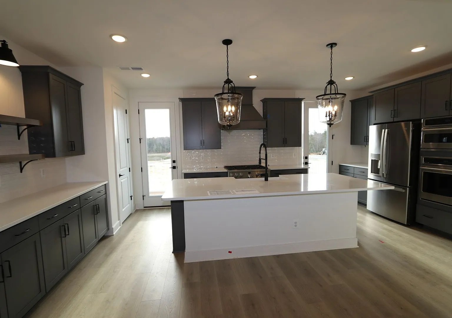 Coming Soon Premium Town Home For Rent- 4 Bedrooms 3.5 Bathrooms — Photo 2