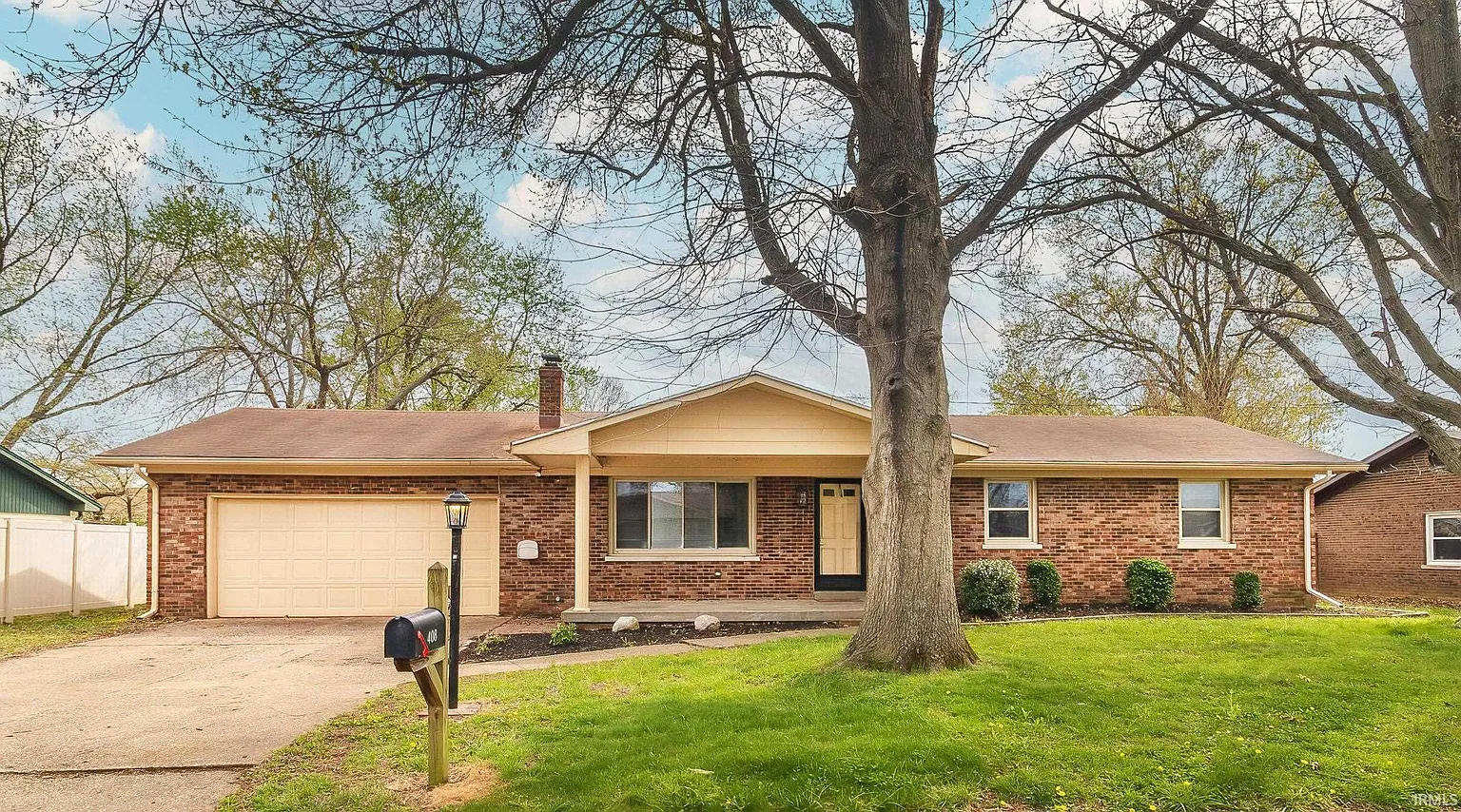 408 Kennedy Dr photo 1