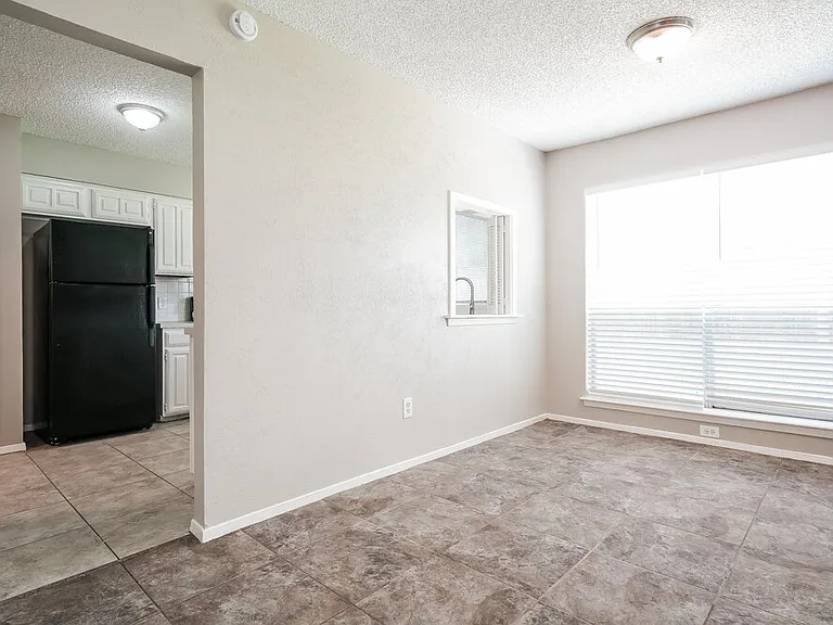 618 Thornwood Trl — Photo 6