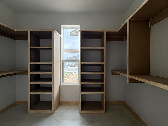 4th image of 3802 Yoyis St