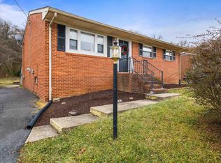 1124 S Winchester Ave, Waynesboro, VA 22980