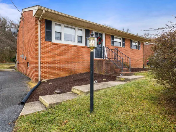 1124 S Winchester Ave, Waynesboro, VA 22980