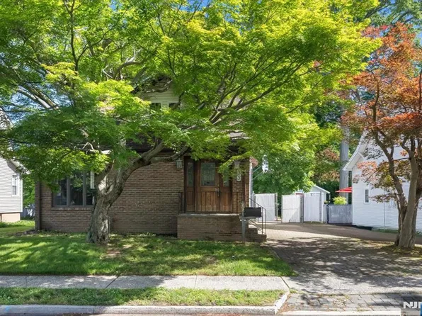 35 Lindley Ave, Tenafly, NJ 07670