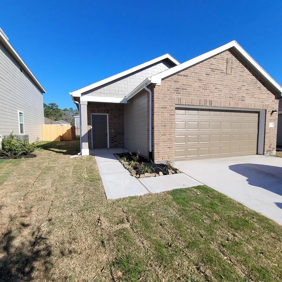3 bed, 2.0 bath, 1412 sqft, $1,700 — Photo 2