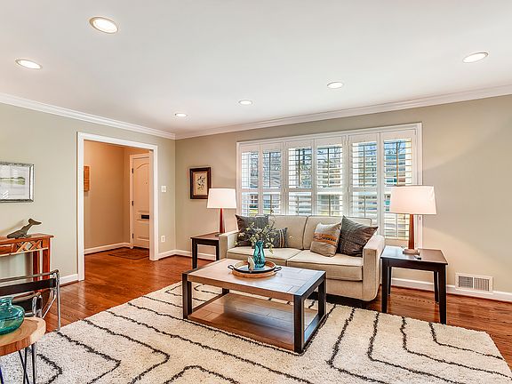 5th image of 818 Eden Ct