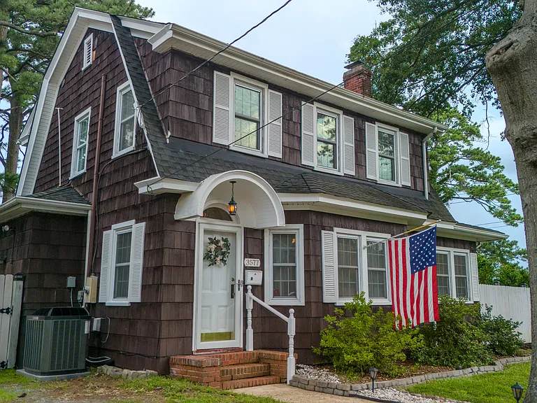 3577 Westminster Ave — Photo 2