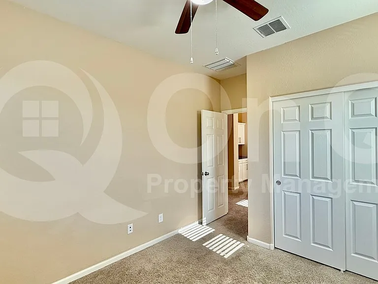3739 E Trinity Ln — Photo 14