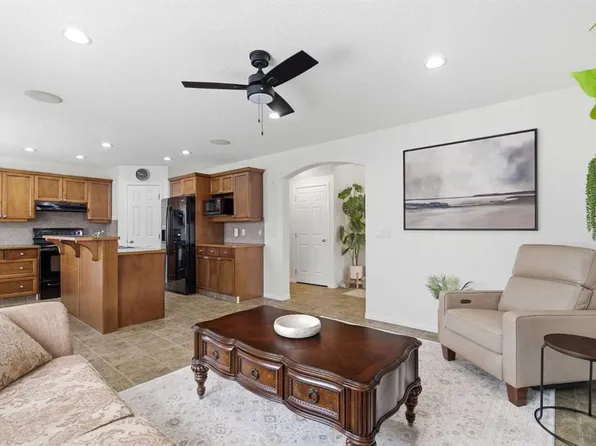 107 N Cimarron Grove Cir, Okotoks, AB T1S 2L9