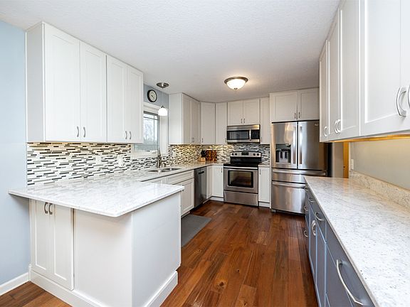 4th image of 209 NW Winterberry St