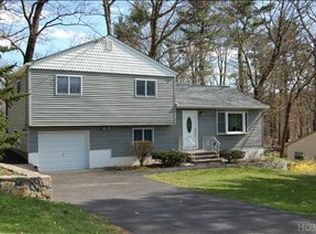 810 Terrace Pl, Cortlandt Manor, NY 10567