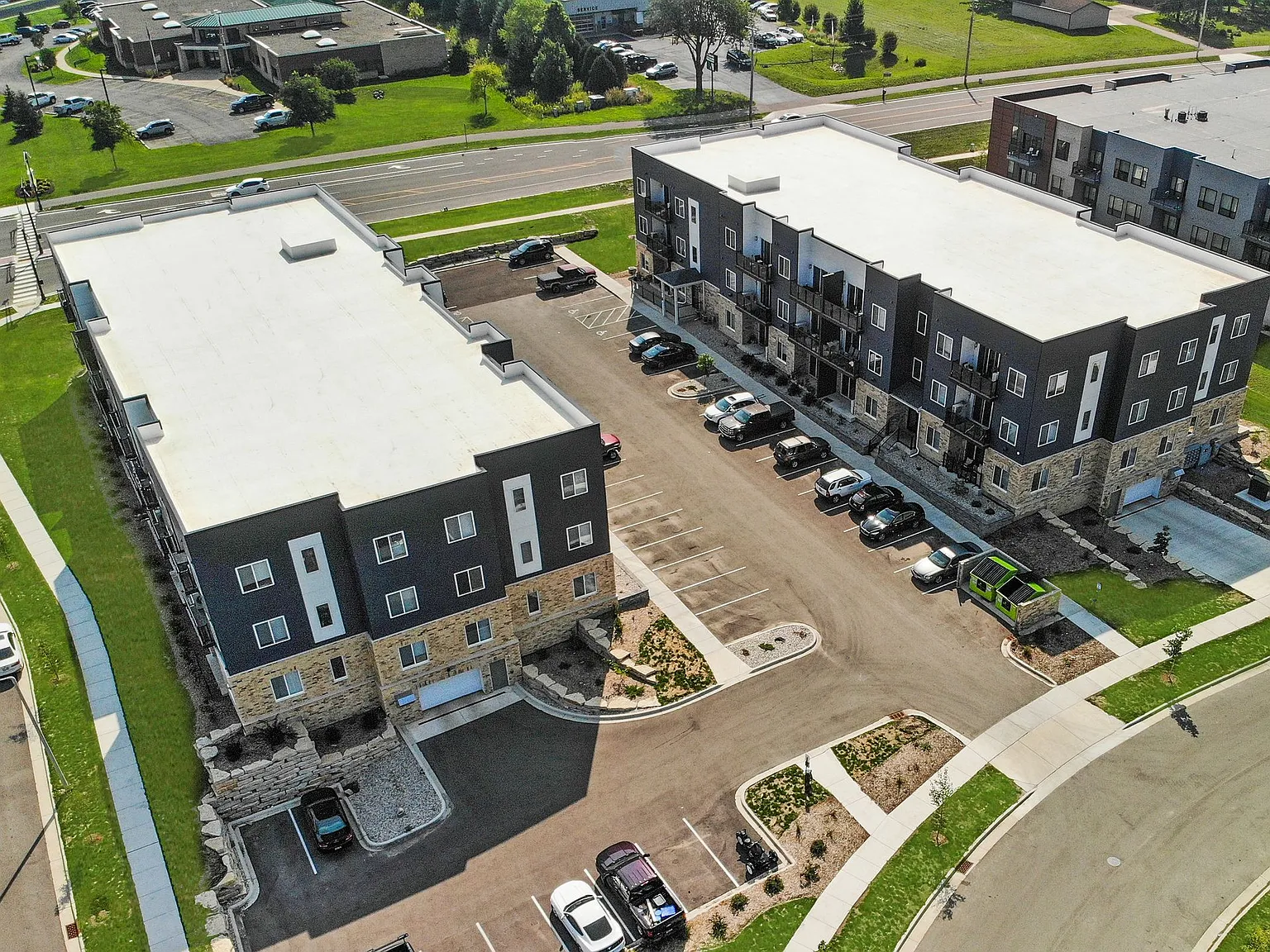 Cottage Grove Commons: 1400 N Windsor — Photo 1