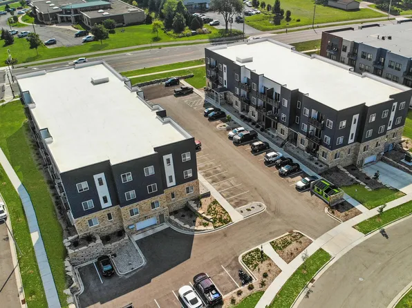 Cottage Grove Commons: 1300 N Windsor