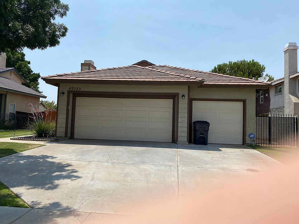 1st image of 45533 Pickford Ave