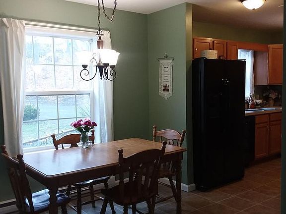 Image 5: : Dining Room