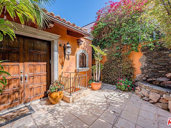 3rd image of 3854 Rambla Orienta St