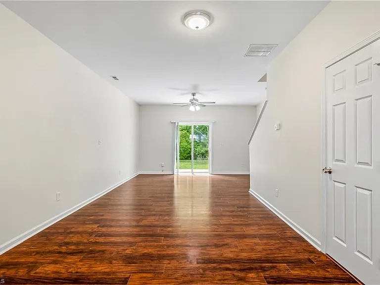 105 Sommerwall Pl — Photo 10