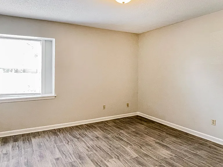 4290 Park Forest Dr — Photo 12