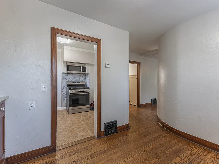 2547 SW 23rd St #UPPER — Photo 14