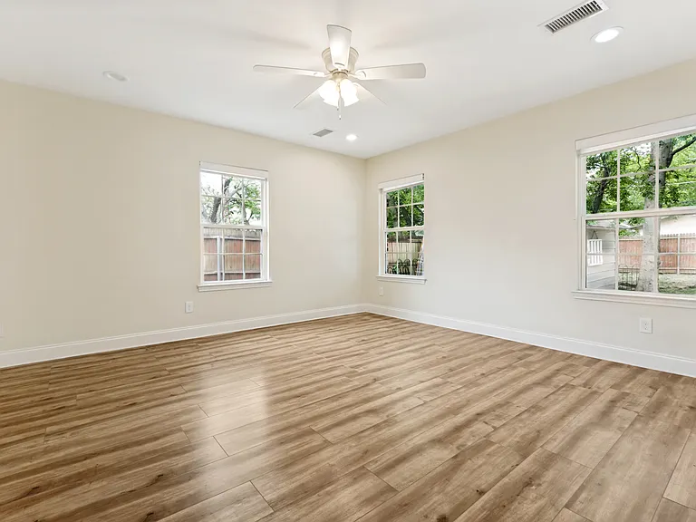 615 S Montclair Ave — Photo 20