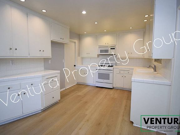 4th image of 926 Burlington Ave