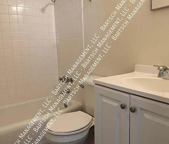 2036 S 92nd St #15 — Photo 5