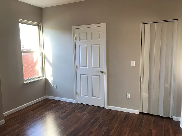 430 Greenfield Avenue — Photo 7