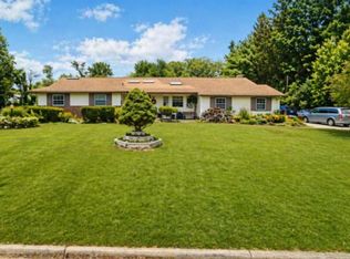 25 Northgate Dr, Syosset, NY 11791