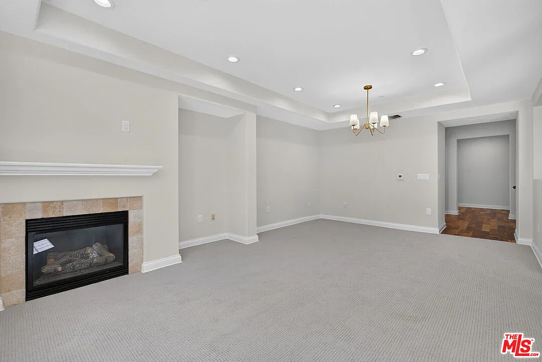 2 bed, 2.5 bath, 1640 sqft, $6,300 — Photo 3