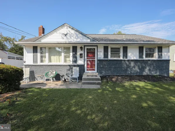 219 N 2nd St, National Park, NJ 08063